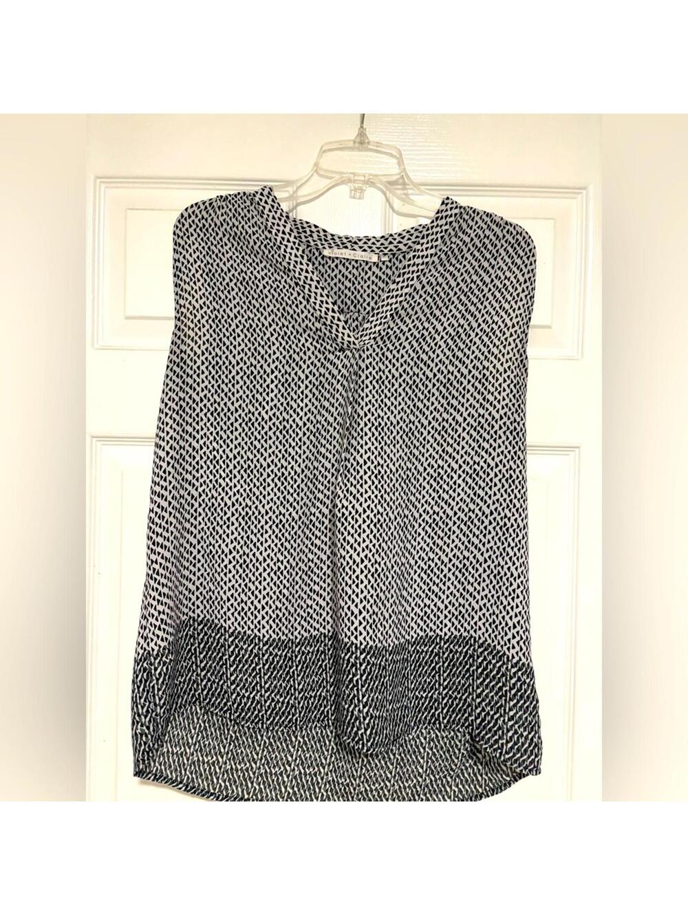 Violet & Claire Black and White Patterned Blouse